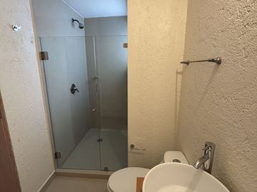 Venta de Amplio Departamento en parte baja de Calzada de las Águilas