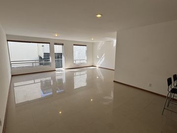 Venta de Amplio Departamento en parte baja de Calzada de las Águilas
