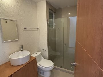 Venta de Amplio Departamento en parte baja de Calzada de las Águilas