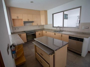 CASA EN VENTA EN JACARANDAS TRES MARIAS, MORELIA
