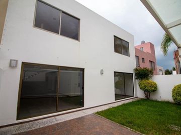 CASA EN VENTA EN JACARANDAS TRES MARIAS, MORELIA