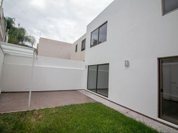 CASA EN VENTA EN JACARANDAS TRES MARIAS, MORELIA