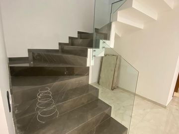 CASA EN VENTA LOS ROBLES