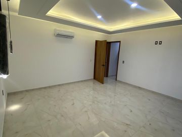 CASA EN VENTA LOS ROBLES
