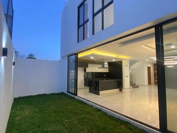 CASA EN VENTA LOS ROBLES