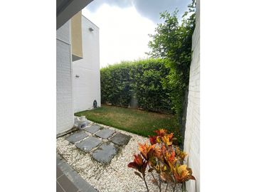 CASA VENTA EL CASTILLO JAMUNDI ⬆2 NIVELES 150M2 🛌4 🚽3 🚘2