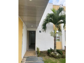 CASA VENTA EL CASTILLO JAMUNDI ⬆2 NIVELES 150M2 🛌4 🚽3 🚘2