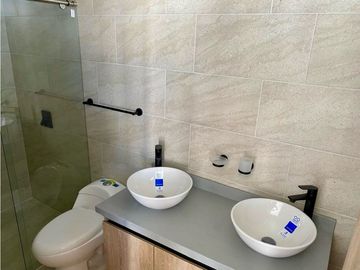 Casa de tres pisos en venta Barrio Las Mercedes Palmira Valle Colombia