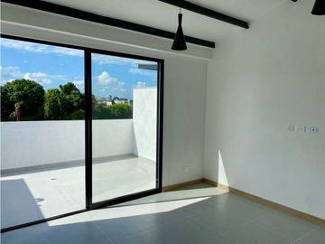 Casa de tres pisos en venta Barrio Las Mercedes Palmira Valle Colombia