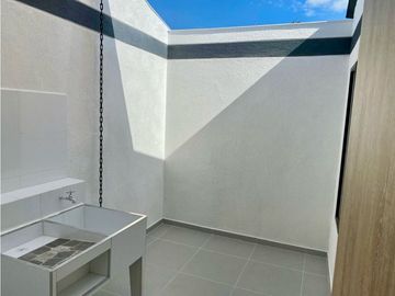 Casa de tres pisos en venta Barrio Las Mercedes Palmira Valle Colombia