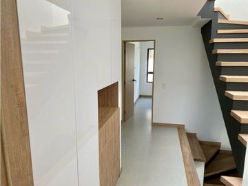 Casa de tres pisos en venta Barrio Las Mercedes Palmira Valle Colombia
