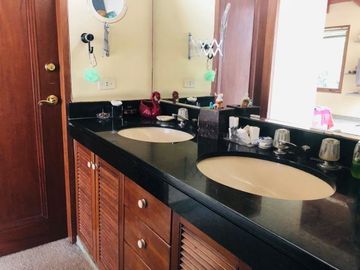 BELLA CASA CON PISCINA Y TERRAZAS EN EXCELENTE UBICACIÓN EN RINCONADA