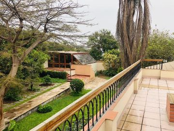 BELLA CASA CON PISCINA Y TERRAZAS EN EXCELENTE UBICACIÓN EN RINCONADA