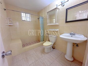OPORTUNIDAD! Se Vende Casa de esquina Altos del María
