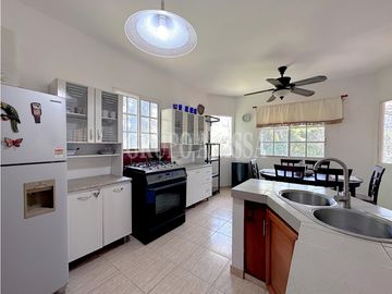 OPORTUNIDAD! Se Vende Casa de esquina Altos del María