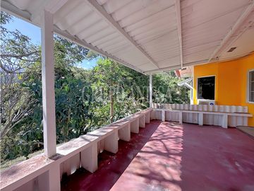 OPORTUNIDAD! Se Vende Casa de esquina Altos del María