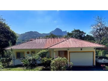 OPORTUNIDAD! Se Vende Casa de esquina Altos del María