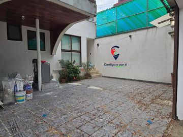 EDIFICIO - OLIVAR DEL CONDE. – EDIFICIO con 3 departamentos independientes