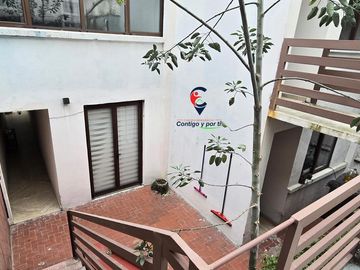 EDIFICIO - OLIVAR DEL CONDE. – EDIFICIO con 3 departamentos independientes
