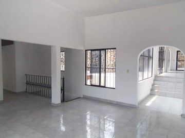 Venta de Casa Sola con Locales Comerciales Ahuatepec