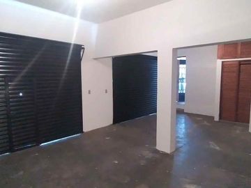 Venta de Casa Sola con Locales Comerciales Ahuatepec