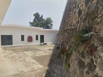 Venta de Casa Sola con Locales Comerciales Ahuatepec