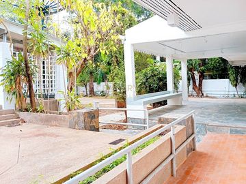 For rent, 2 detached houses within the same fence, on an area of ​​330 sq m., Panya Pattanakarn Village/48-HH-67014