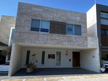 Venta casa en Fracc. Altavista. Entrada a Lomas I, Periférico y Atlixcayotl