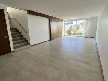 Venta casa en Fracc. Altavista. Entrada a Lomas I, Periférico y Atlixcayotl