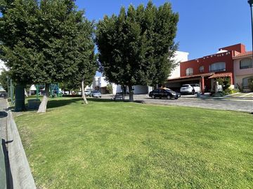 Venta casa en Fracc. Altavista. Entrada a Lomas I, Periférico y Atlixcayotl
