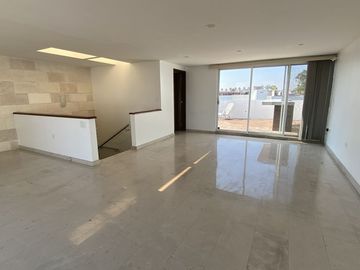 Venta casa en Fracc. Altavista. Entrada a Lomas I, Periférico y Atlixcayotl