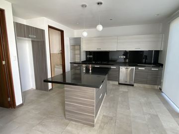 Venta casa en Fracc. Altavista. Entrada a Lomas I, Periférico y Atlixcayotl