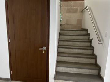Venta casa en Fracc. Altavista. Entrada a Lomas I, Periférico y Atlixcayotl