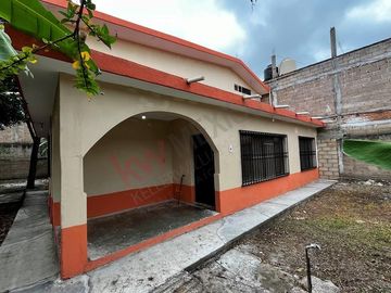 Casa en esquina con terreno de 490 m2 en COITA en VENTA