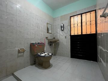 Casa en esquina con terreno de 490 m2 en COITA en VENTA