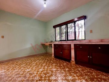 Casa en esquina con terreno de 490 m2 en COITA en VENTA