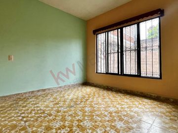 Casa en esquina con terreno de 490 m2 en COITA en VENTA