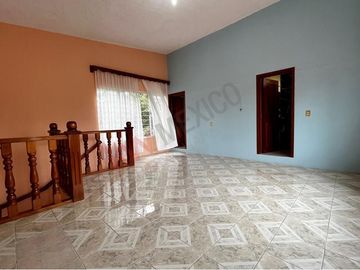 Casa en esquina con terreno de 490 m2 en COITA en VENTA