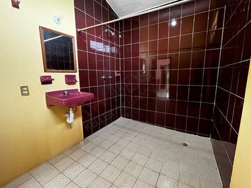 Casa en esquina con terreno de 490 m2 en COITA en VENTA