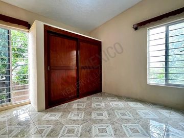 Casa en esquina con terreno de 490 m2 en COITA en VENTA