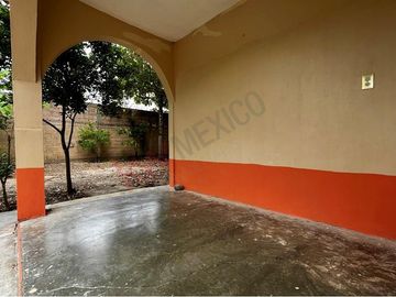 Casa en esquina con terreno de 490 m2 en COITA en VENTA
