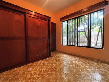 Casa en esquina con terreno de 490 m2 en COITA en VENTA