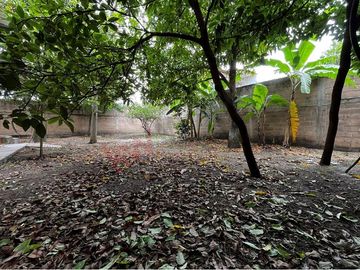 Casa en esquina con terreno de 490 m2 en COITA en VENTA
