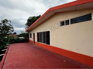 Casa en esquina con terreno de 490 m2 en COITA en VENTA