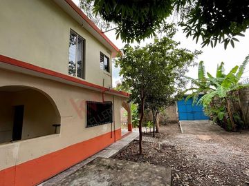 Casa en esquina con terreno de 490 m2 en COITA en VENTA