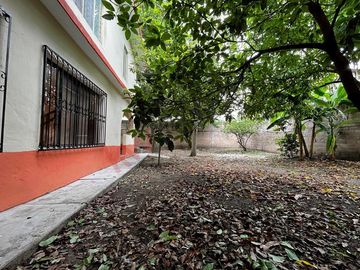 Casa en esquina con terreno de 490 m2 en COITA en VENTA