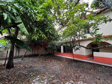Casa en esquina con terreno de 490 m2 en COITA en VENTA