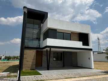 CASA EN VENTA EN LOMAS DE ANGELÓPOLIS