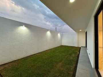 CASA EN VENTA EN LOMAS DE ANGELÓPOLIS