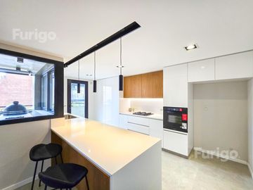 Venta departamento 3 dormitorios con cochera